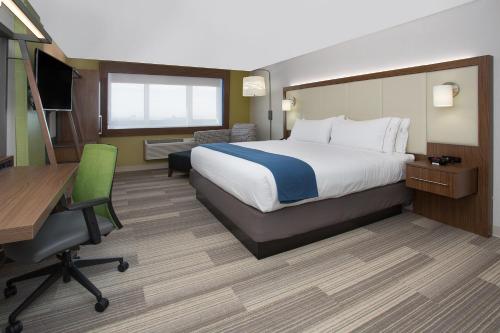 Holiday Inn Express & Suites Kelowna - East